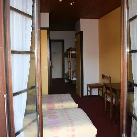 Auberge Du Mont Rond Hostel *