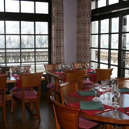 Hostel Auberge Du Mont Rond *